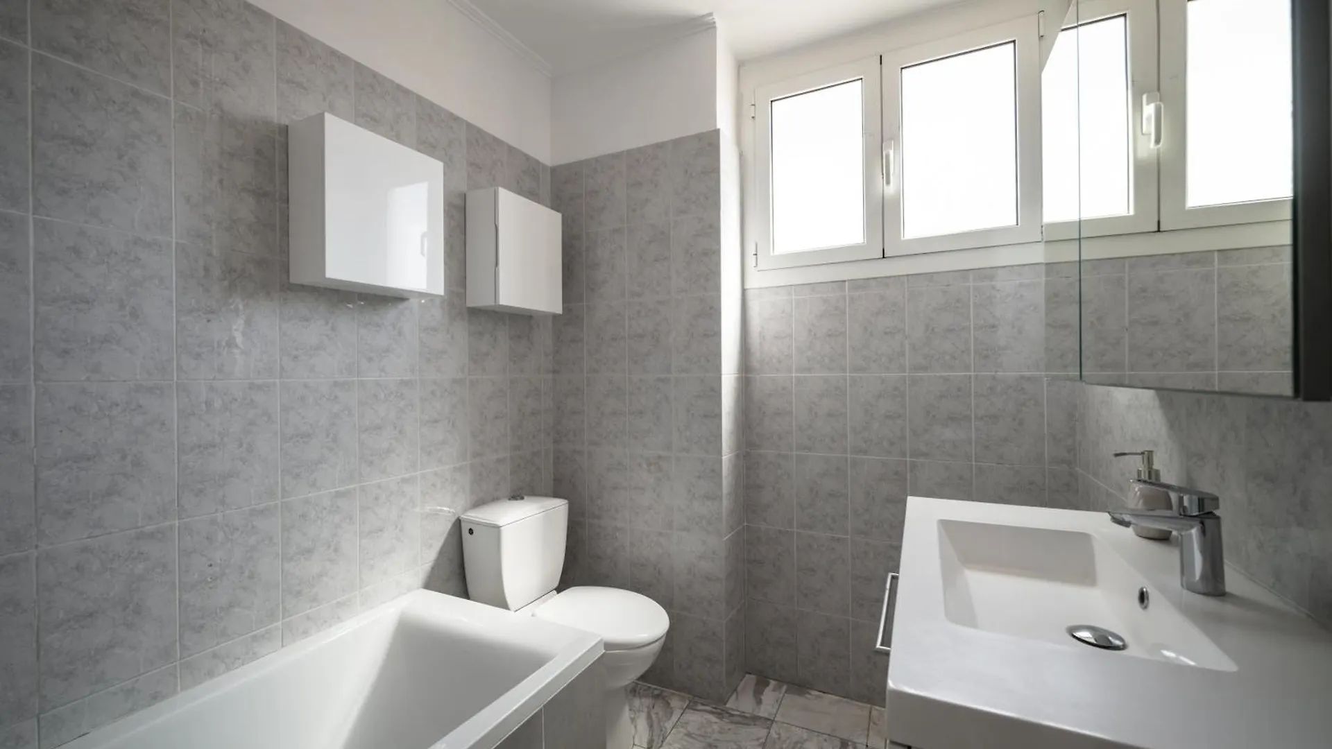 Le Botta, Spacieux Appartement Famillial, Centre Ville De Menton, Jardins Bioves, A 5 Minutes De La Mer 0*, Menton