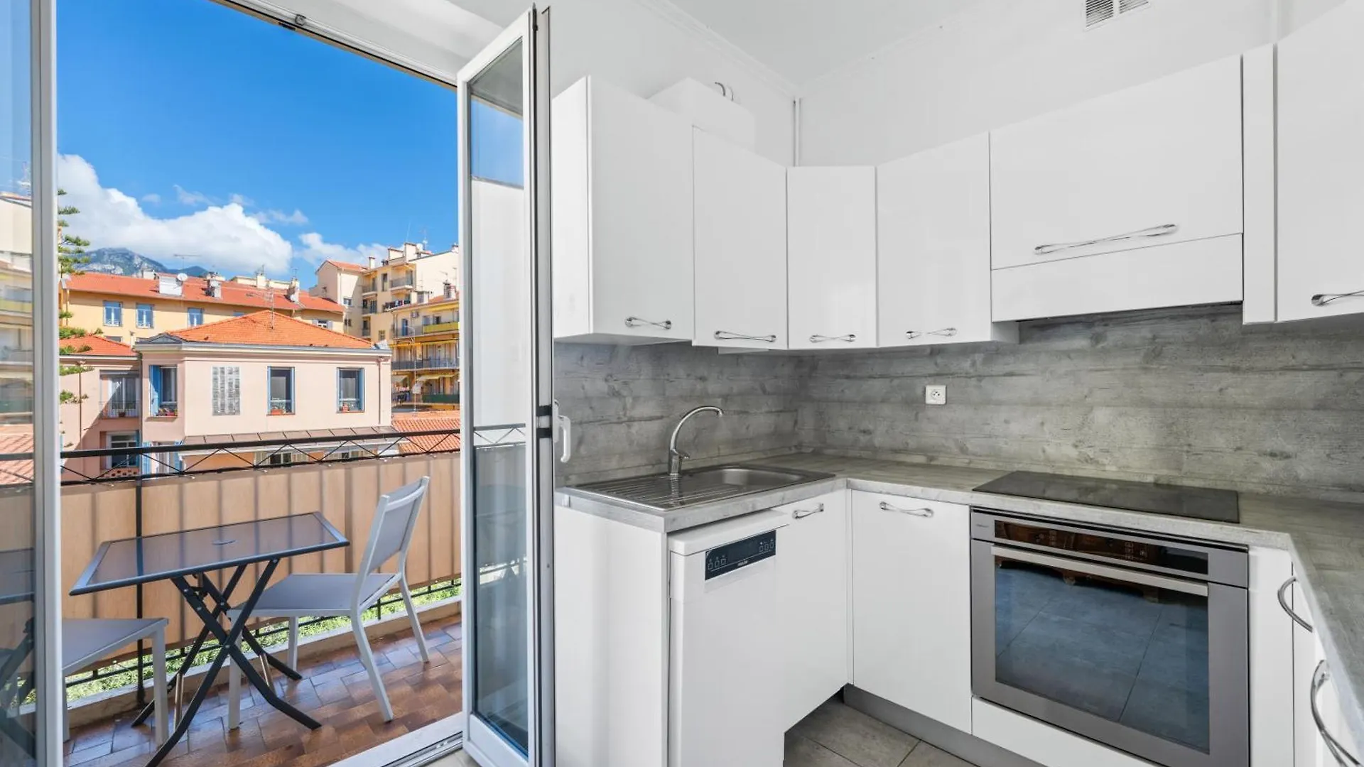 Apartment Le Botta, Spacieux Appartement Famillial, Centre Ville De Menton, Jardins Bioves, A 5 Minutes De La Mer