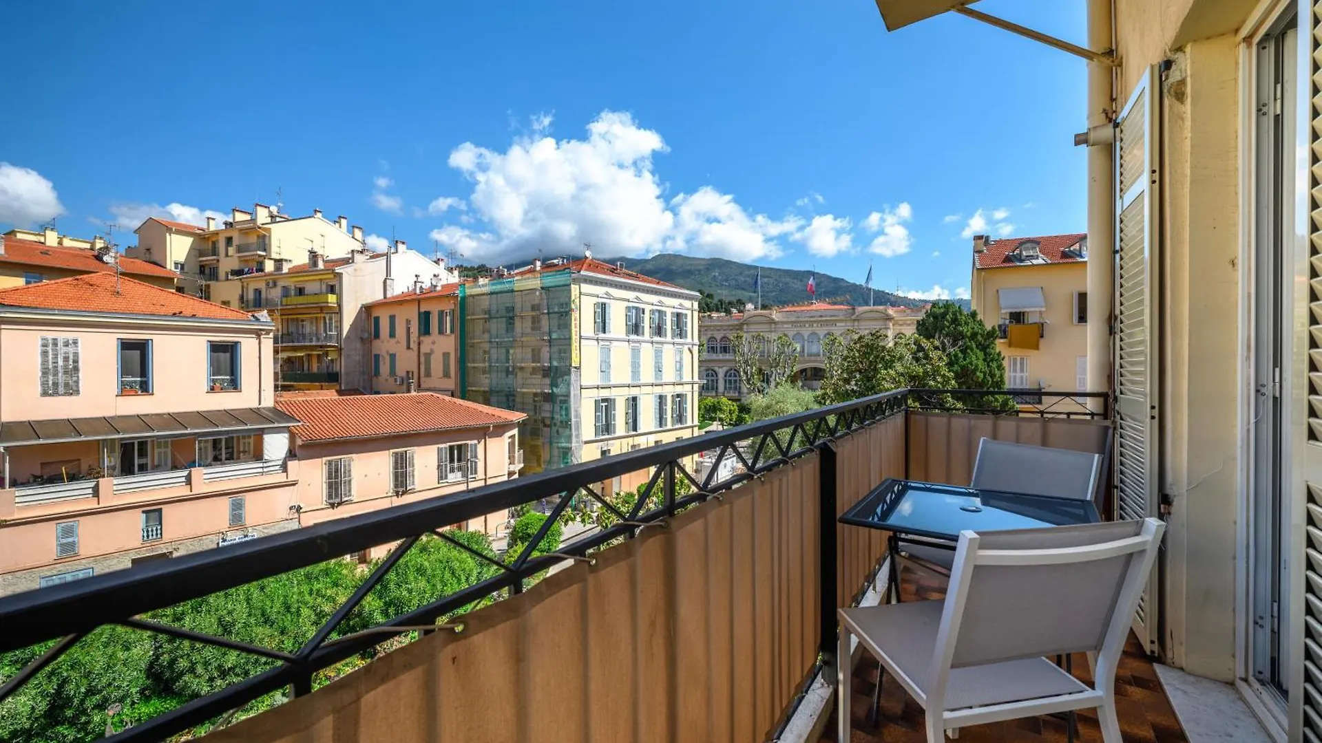 Le Botta, Spacieux Appartement Famillial, Centre Ville De Menton, Jardins Bioves, A 5 Minutes De La Mer Apartment