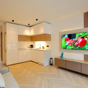 Monaco # Menton - 6 Persons - 2 Bedrooms - Full Renovated - Private Parking - Hypercenter - Clim - Beach And Sun Apartment