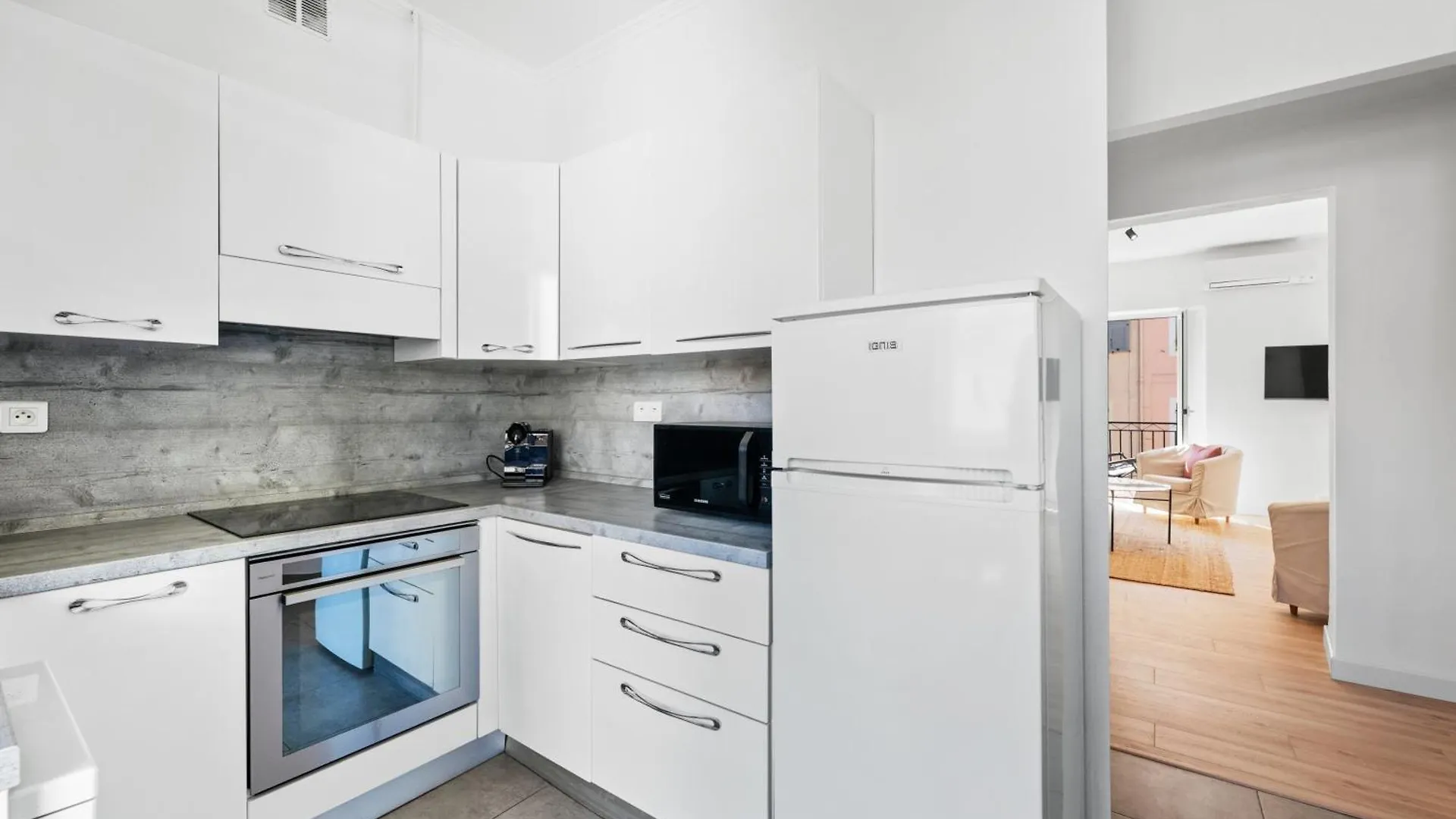 Le Botta, Spacieux Appartement Famillial, Centre Ville De Menton, Jardins Bioves, A 5 Minutes De La Mer France