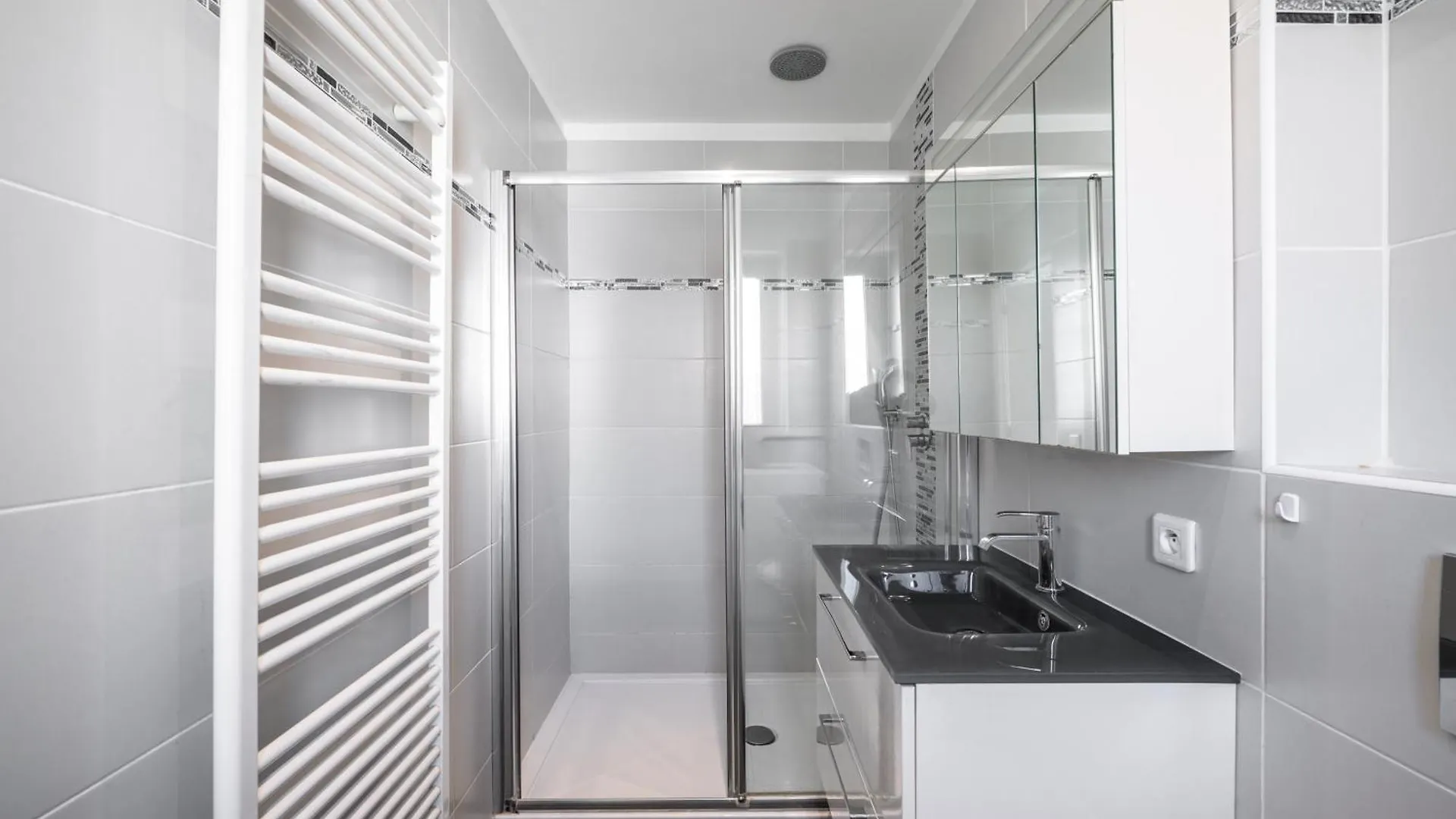 Le Botta, Spacieux Appartement Famillial, Centre Ville De Menton, Jardins Bioves, A 5 Minutes De La Mer Apartment Menton