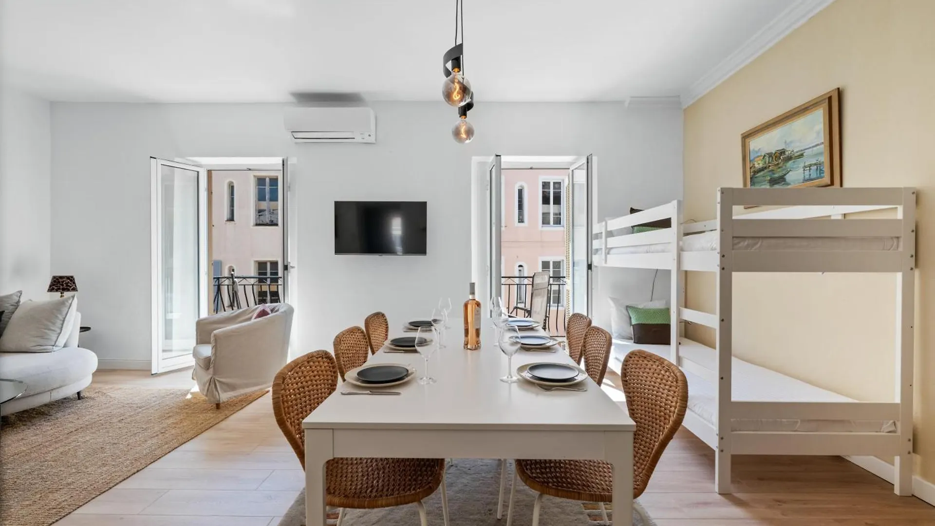 Apartment Le Botta, Spacieux Appartement Famillial, Centre Ville De Menton, Jardins Bioves, A 5 Minutes De La Mer France