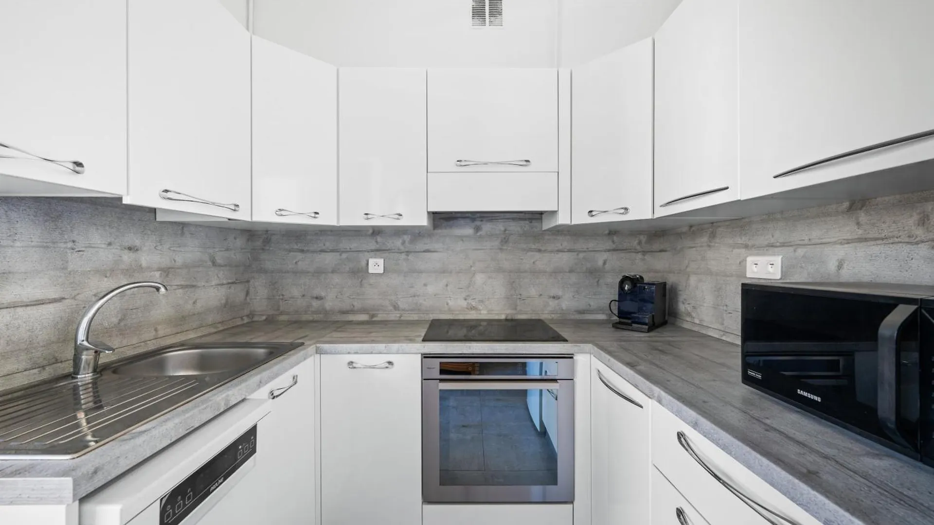 Apartment Le Botta, Spacieux Appartement Famillial, Centre Ville De Menton, Jardins Bioves, A 5 Minutes De La Mer